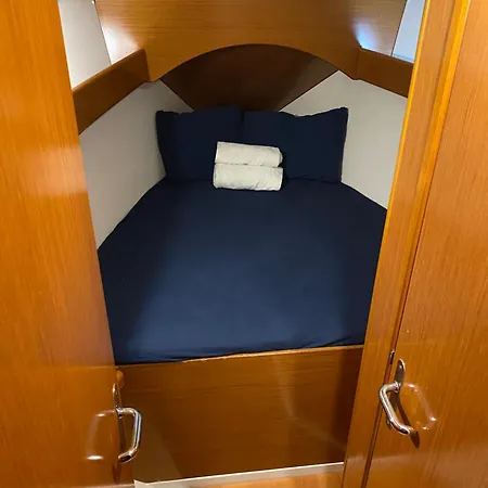 Botel Nautical Nomad *